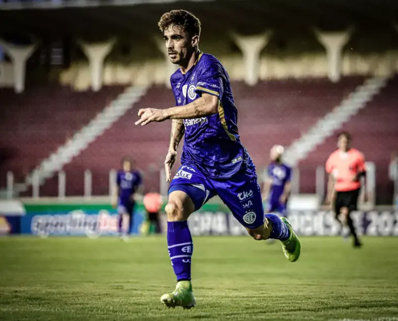 Neto Berola tem então quatro gols nesta temporada da Série B