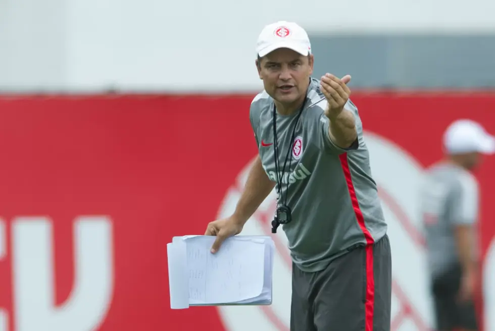 Diego Aguirre está livre no mercado e pode ser novo técnico do Inter em 2021