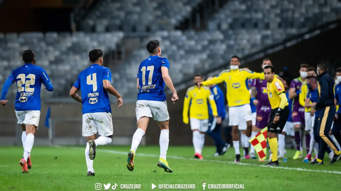 Após brigar no Z-4, Raposa conseguiu dar um salto na tabela ao vencer o Vasco