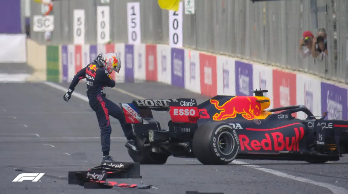Max Verstappen bateu sozinho após seu pneu furar
