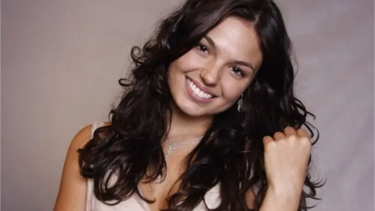 Com quem Marcela fica no final da novela Tititi?