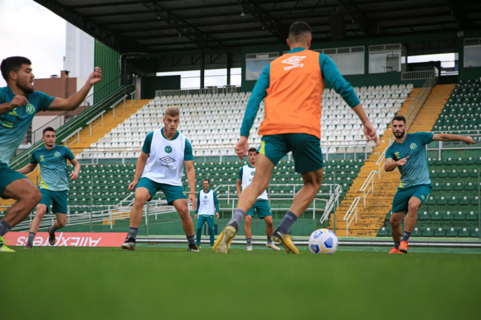 Saiba como assistir e horário de Chapecoense e Ceará hoje – 13/6