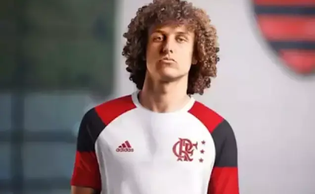 Torcedores flamenguistas ainda sonham com a vinda do zagueiro para a Gávea