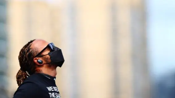 O que aconteceu com Lewis Hamilton? Entenda o erro do piloto