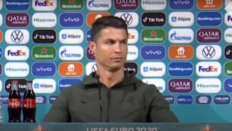 Gesto de Cristiano Ronaldo dá prejuízo bilionário para a Coca Cola