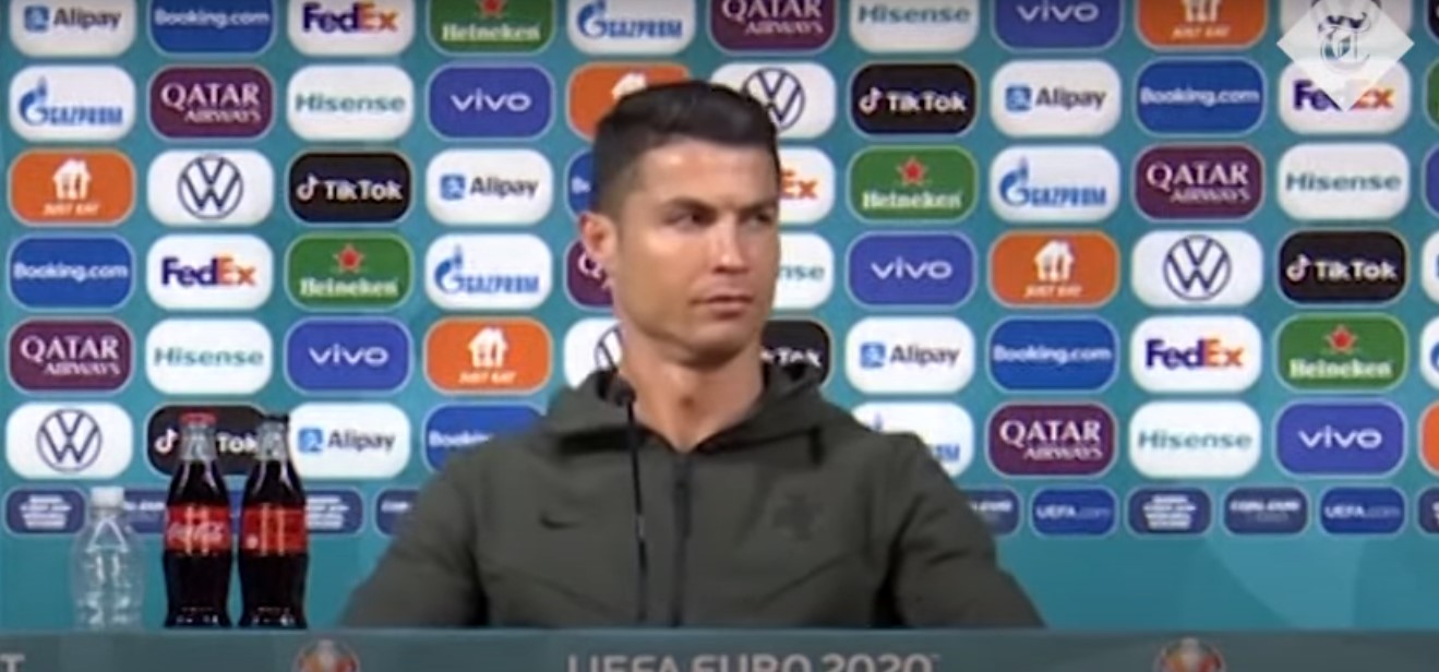 Gesto de Cristiano Ronaldo dá prejuízo bilionário para a Coca Cola