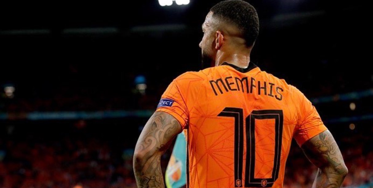 Memphis Depay, ex-Lyon, é anunciado como reforço no Barcelona