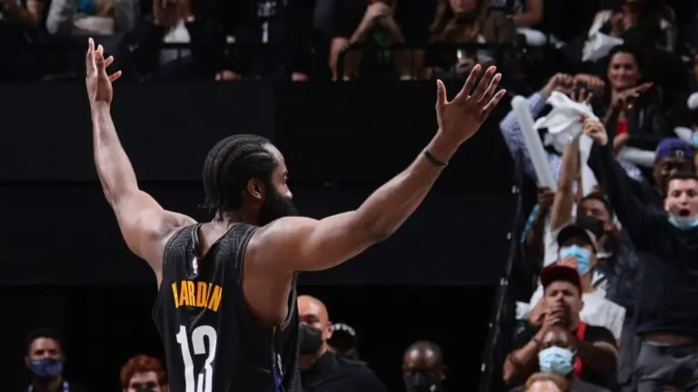 Nova lesão? James Harden deixa quadra e preocupa Nets