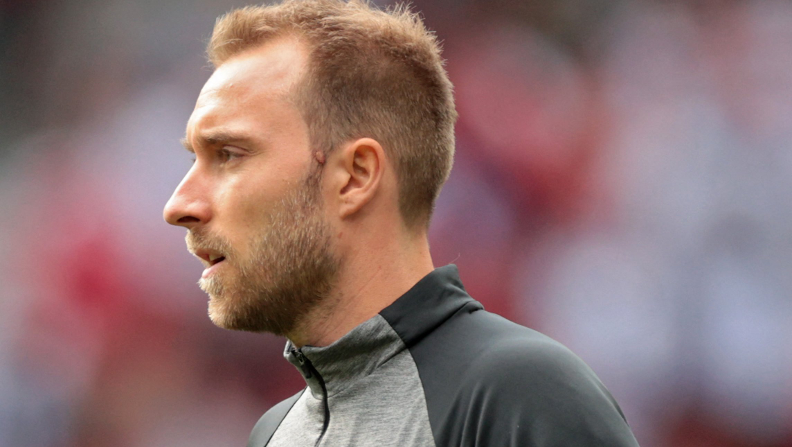 Eriksen, da Dinamarca, desmaia em campo e partida é suspensa