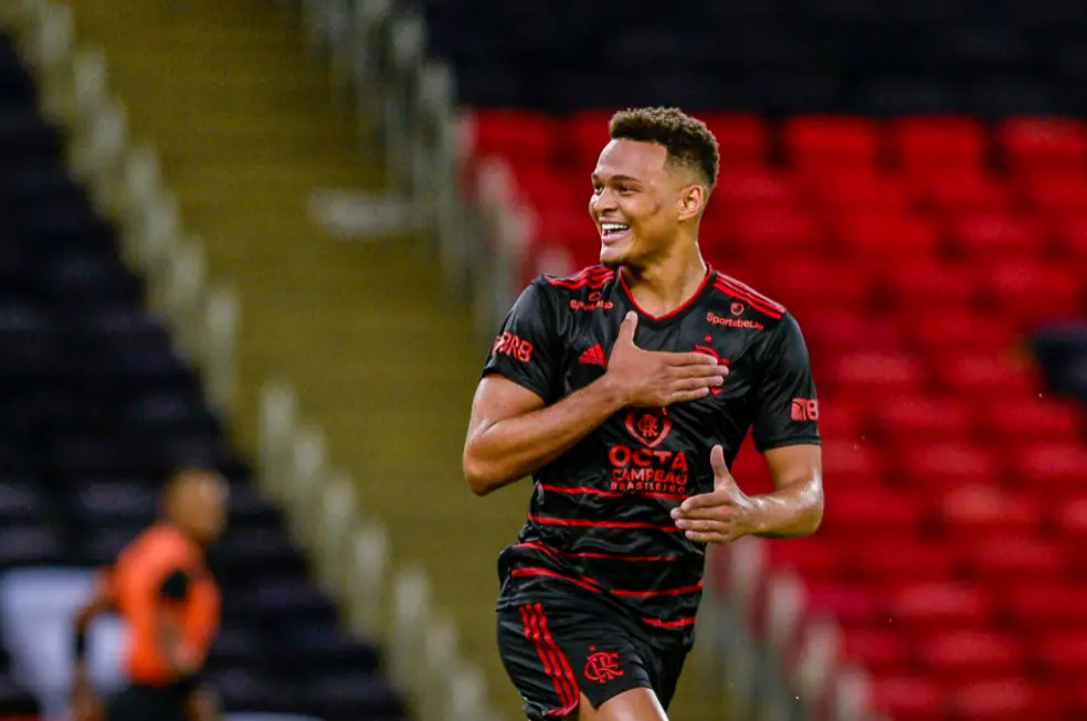 Rodrigo Muniz tem apenas 20 e nove gols pelo Flamengo