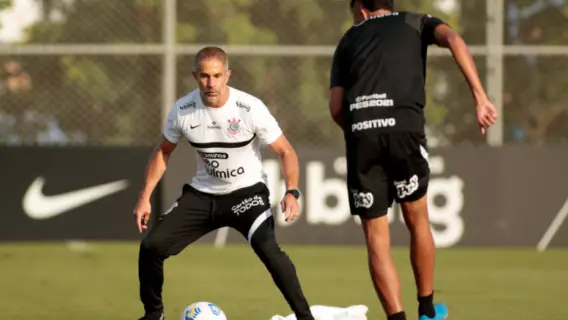 Números iniciais de Sylvinho no Corinthians ficam abaixo de Mancini