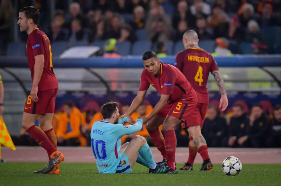 Juan Jesus em partida contra o Barcelona na Champions League