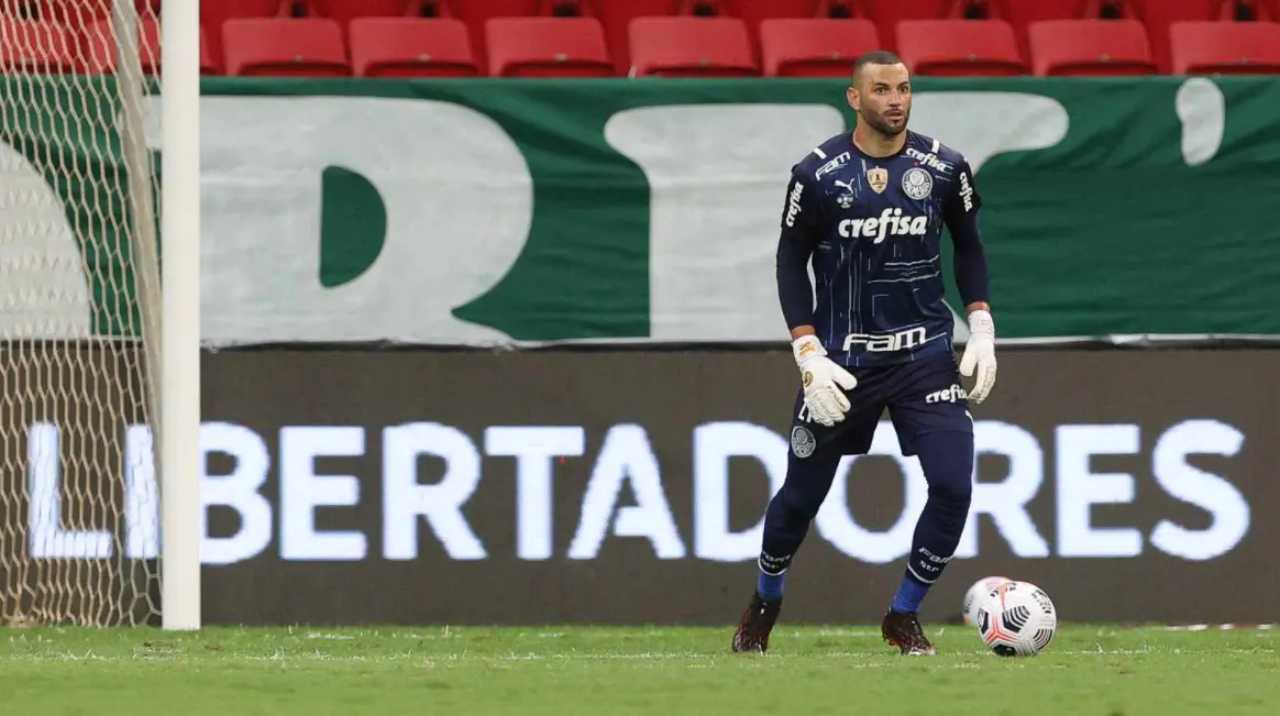 Goleiro no ouro olímpico de 2016, Weverton está na pré-lista da seleção, mas Palmeiras não deve liberar