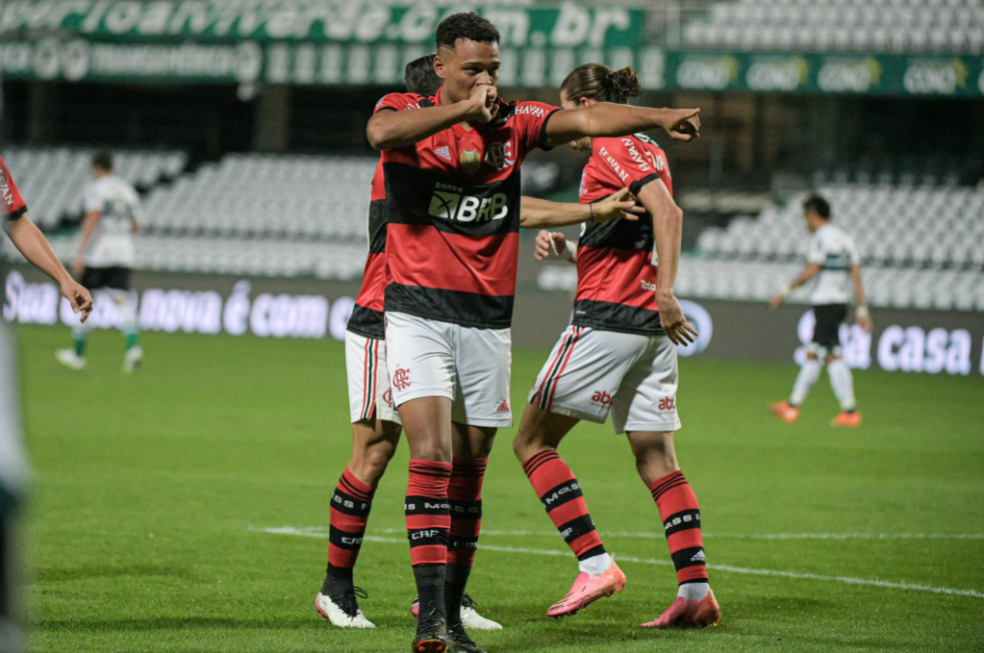 Flamengo e Coritiba definem último classificado às oitavas de final