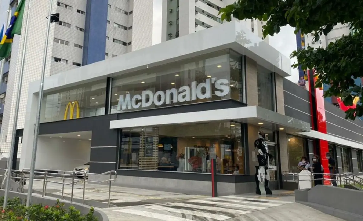 O que fazer com o prêmio da Quina de São João 2021 - A imagem mostra uma unidade do Mc Donald's