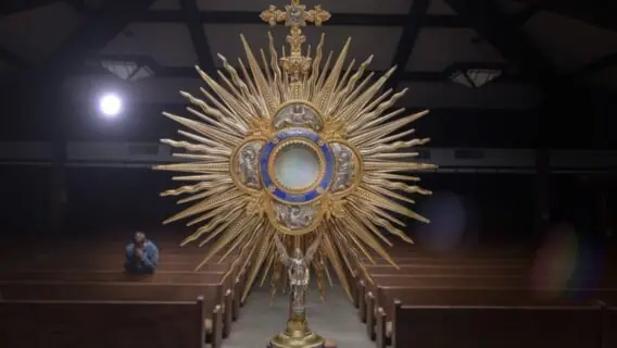 Aprenda a oração de Corpus Christi e conheça a história do dia