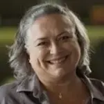 atriz que fez a santinha na novela