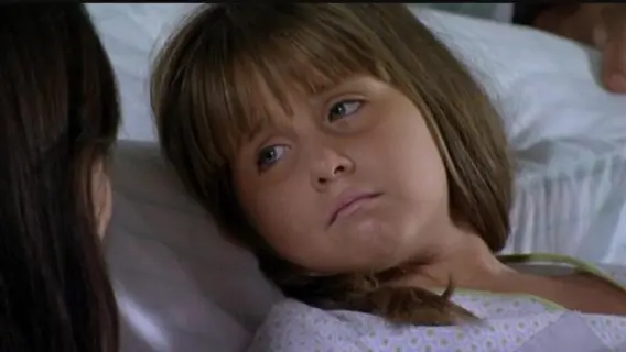 Julia morre em A Vida da Gente? O que acontece na cirurgia da filha de Ana