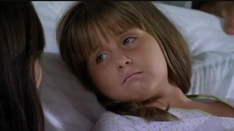 Julia morre em A Vida da Gente? O que acontece na cirurgia da filha de Ana