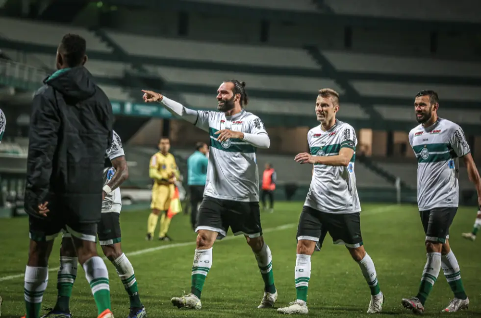 Coritiba empatou com o Vasco na última rodada e manteve-se na segunda posição da Série B