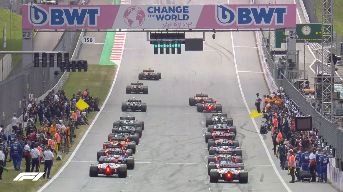 Corrida precisou ter relargada após acidente com Ocon