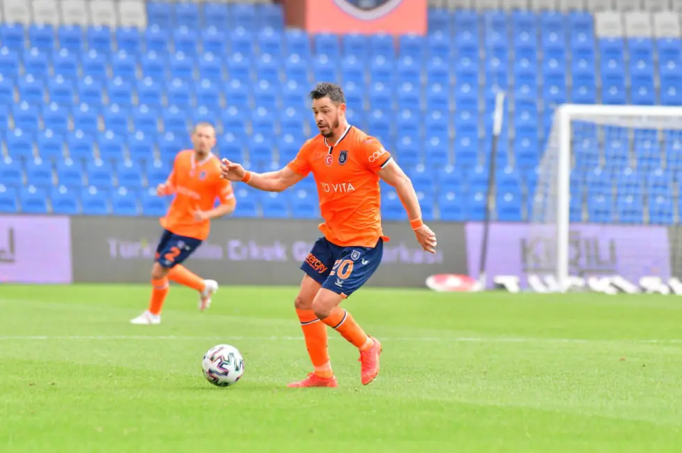 Giuliano esta sem clube desde quando rescindiu com o Istanbul Basaksehir