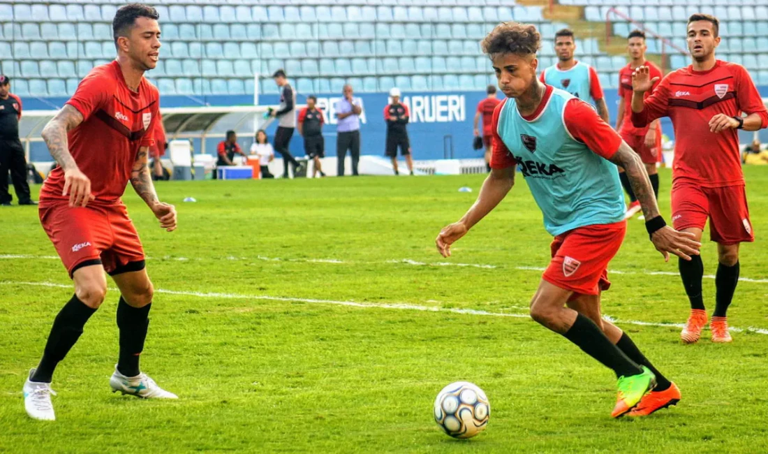MC Livinho em treino pelo Oeste, de Barueri