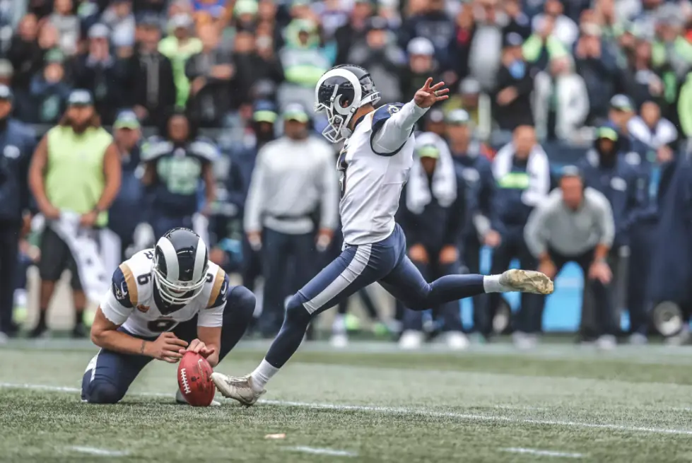 Em um field goal, jogador precisa acertar a bola dentro do poste em formato de Y