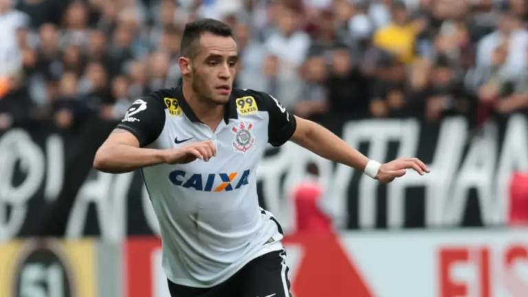 Renato Augusto no Corinthians? O que falta para o jogador voltar
