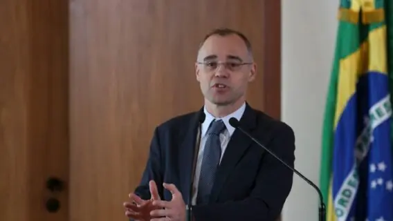 Indicação de Bolsonaro ao STF: quem é André Mendonça?