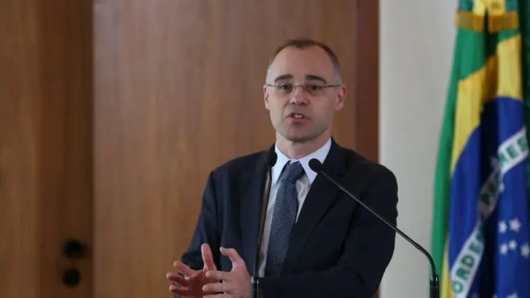 Indicação de Bolsonaro ao STF: quem é André Mendonça?