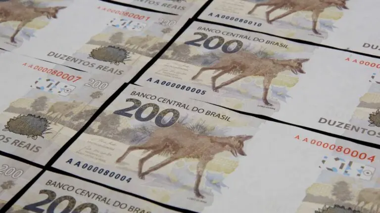 Auxílio paga R$ 1,8 mil para famílias que perderam parentes por covid