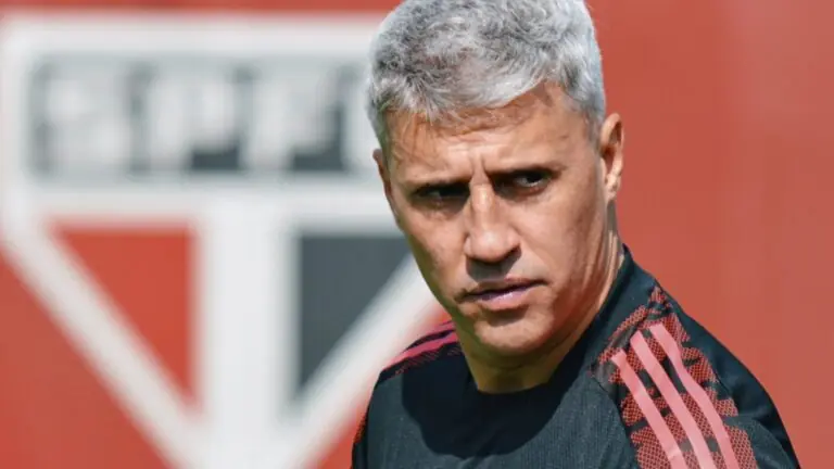 Crespo sai do São Paulo? Entenda a situação do técnico argentino