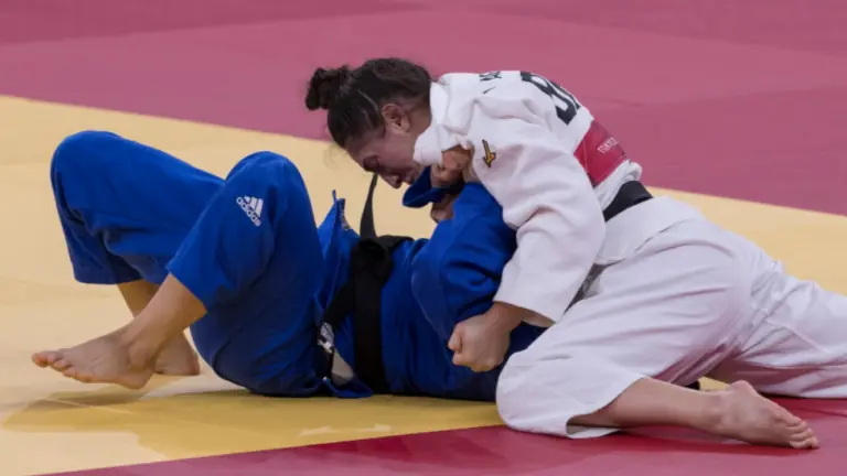 Mayra Aguiar é medalha de bronze pela 3ª vez e faz história com o Brasil