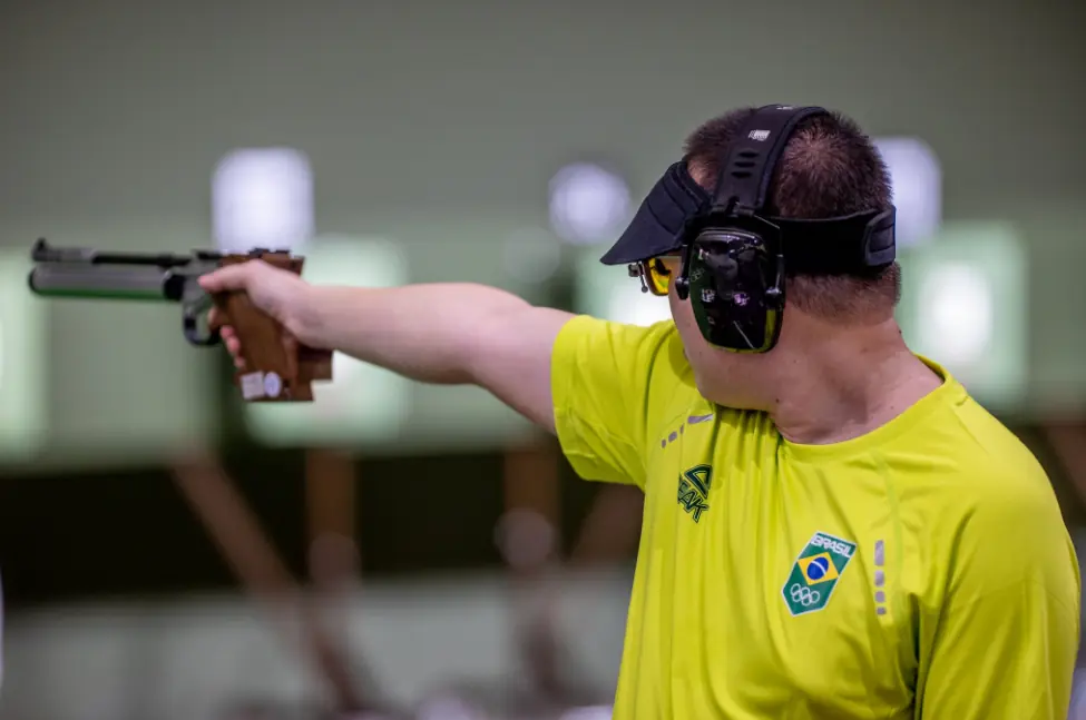 Felipe Wu, do Brasil, não avança no tiro