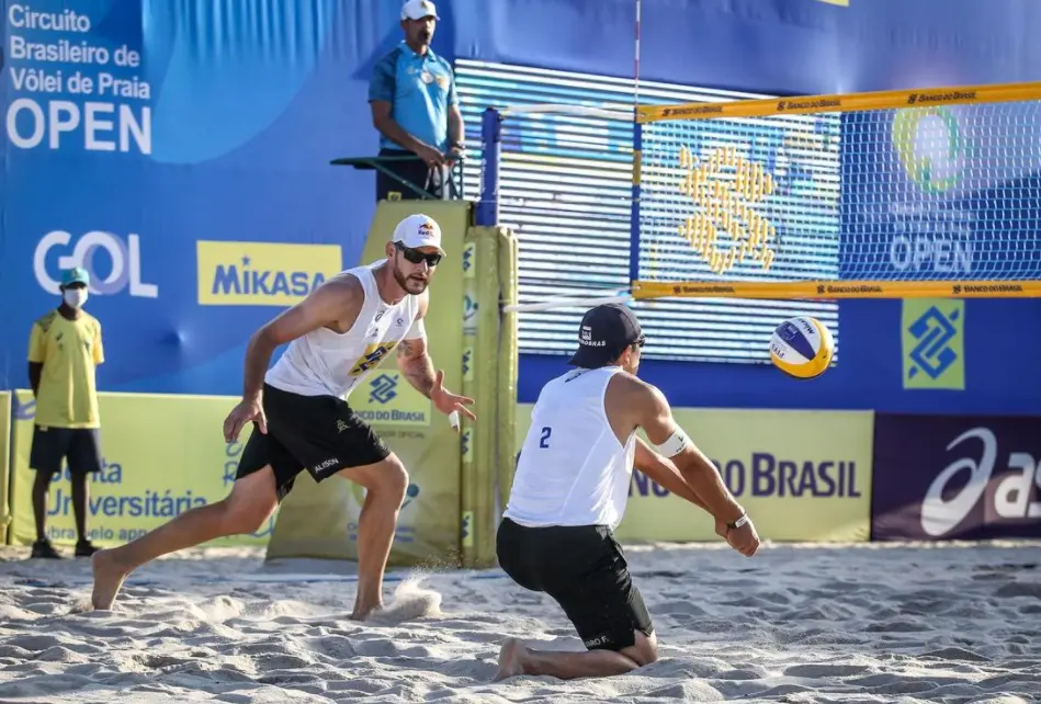 Alison e Alvaro serão uma das duplas do vôlei masculino do Brasil