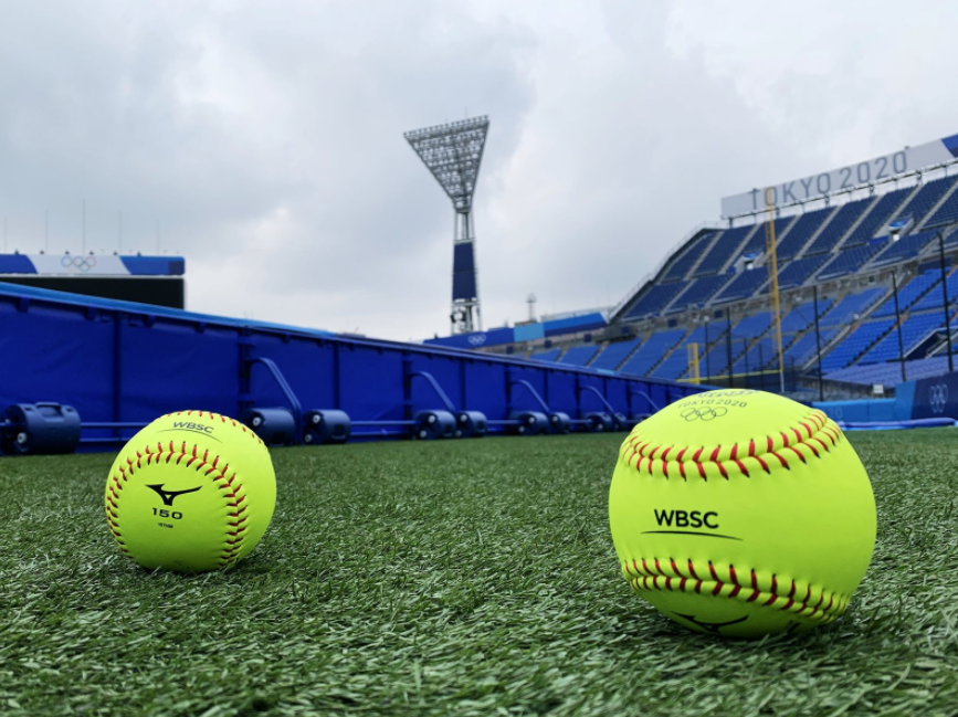 Bola do Softbal é diferente da usada no beisebol