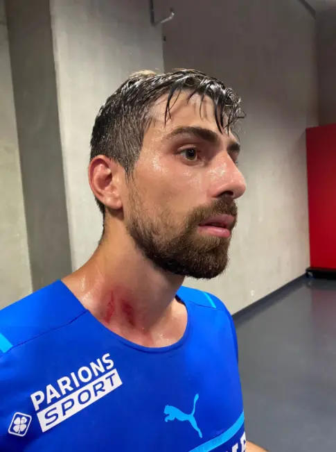 Brasileiro Luan Peres ficou com o pescoço machucado