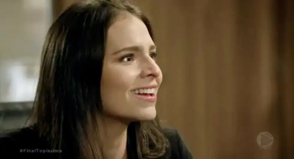 quem é aderlize da novela topíssima