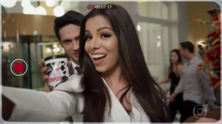 Relembre a participação da blogueira Evelyn Regly em Pega Pega