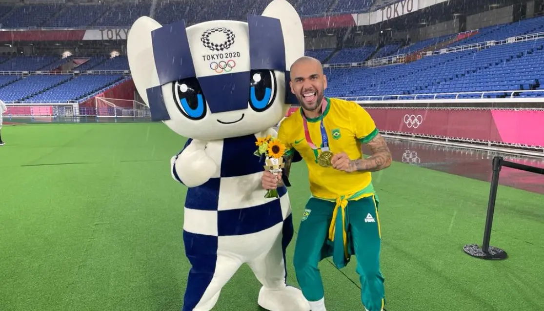 Quantos títulos Daniel Alves tem