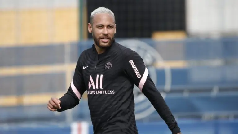 Neymar joga hoje pelo PSG contra o Stade Brestois?