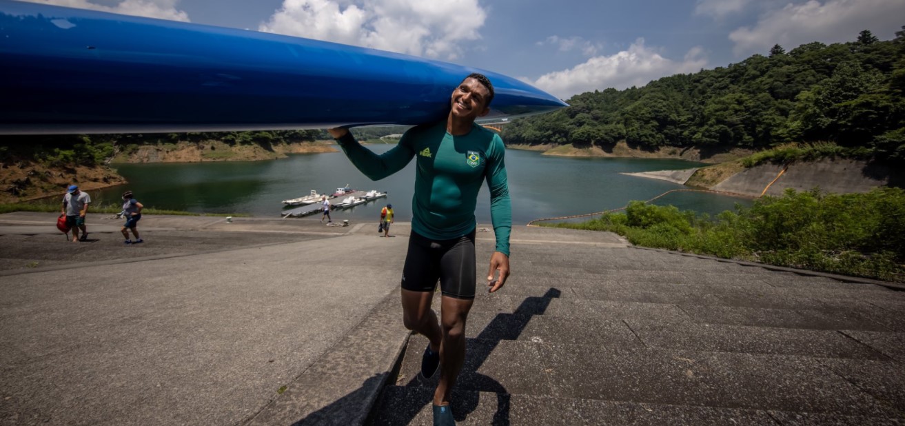 Isaquias Queiroz na canoagem das Olimpíadas