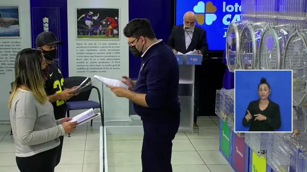 A imagem mostra o sorteio da Quina concurso 5622