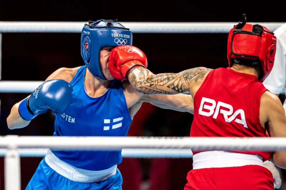 Bia Ferreira venceu na semifinal, resultado que lhe garante na decisão do boxe nas Olimpíadas 2021