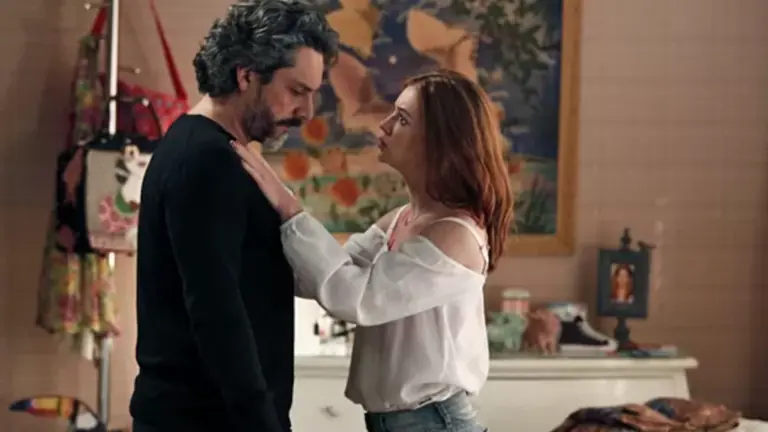 Comendador aparece para Isis em Império; veja o reencontro