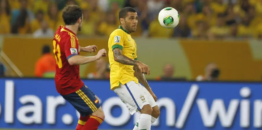 Daniel Alves enfrentou a Espanha em 2013 e volta a jogar contra a Fúria nas Olimpíadas