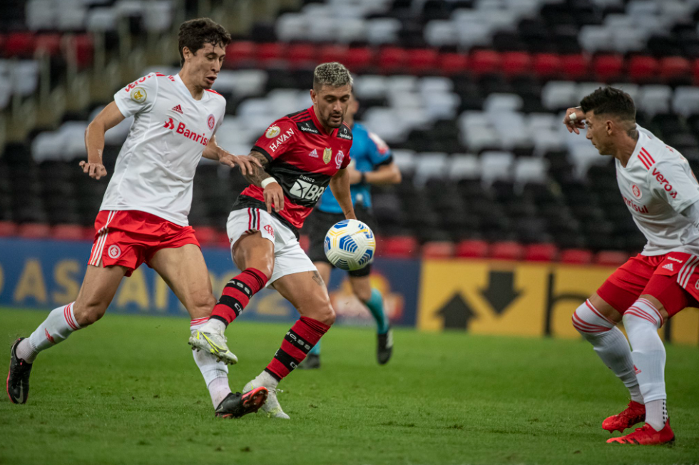 Flamengo perdeu para o Internacional, mas em seus próximos jogos disputa três competições