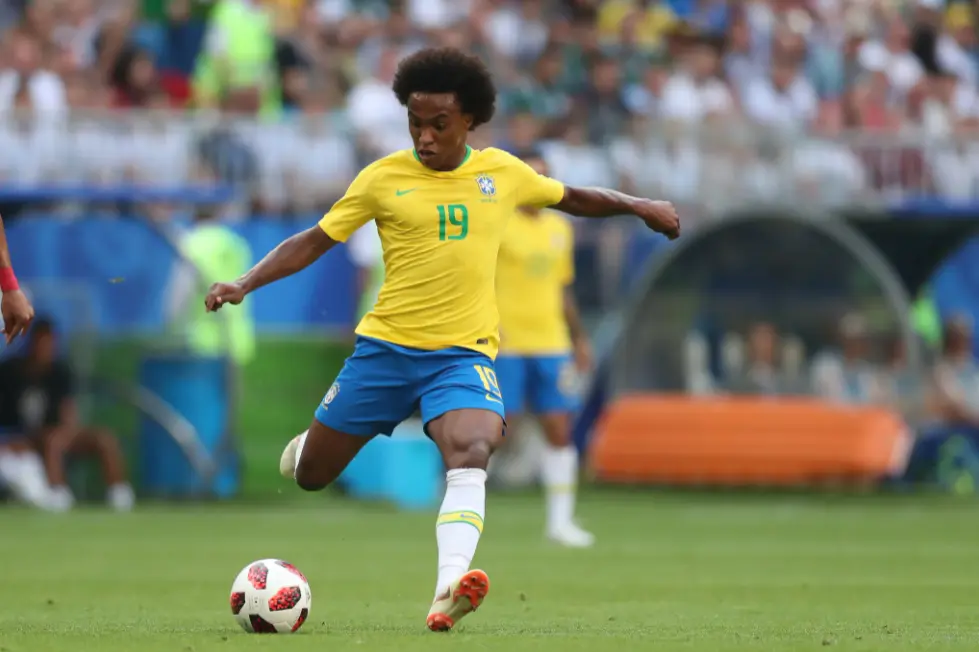 Mesmo sem dinheiro, Corinthians busca contratação de Willian