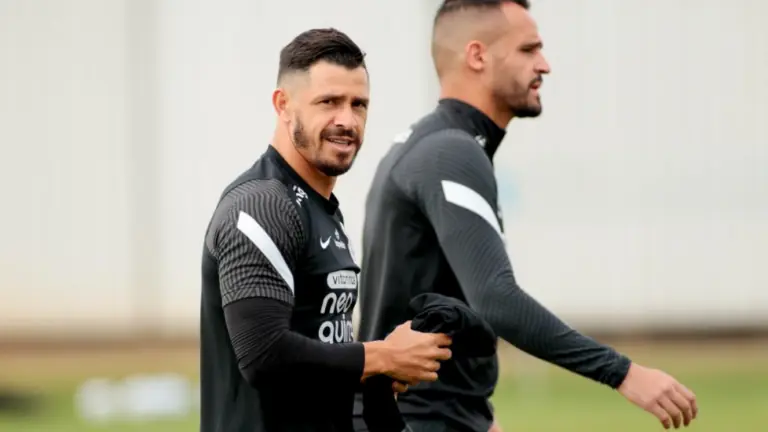 Como o Corinthians trouxe jogadores caros mesmo sem dinheiro?